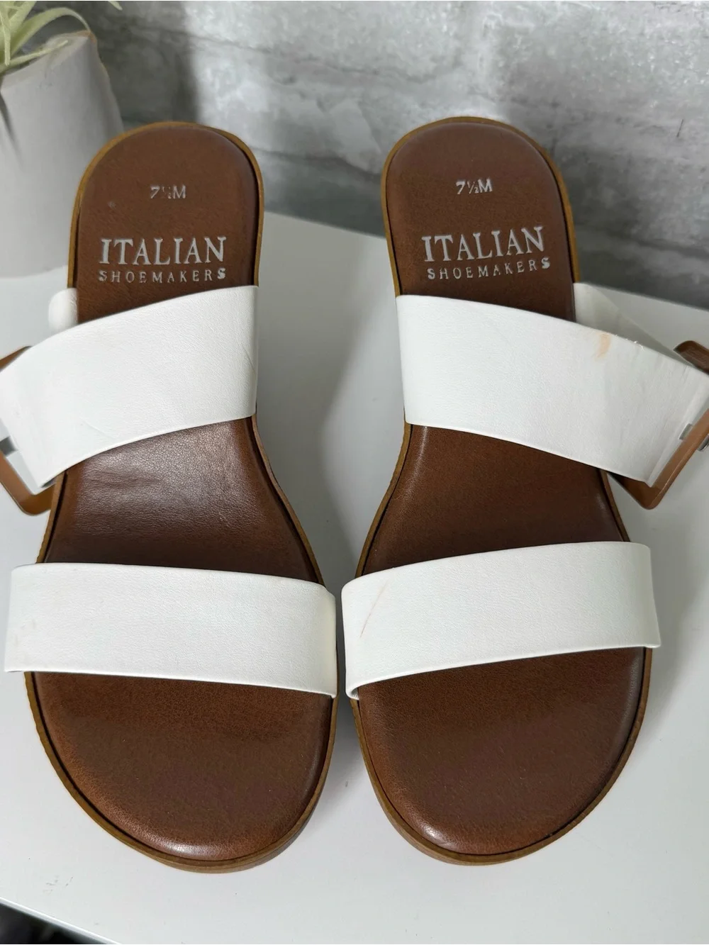 Italian Shoemakers Made in Italy White Wedge Sandals 7.5